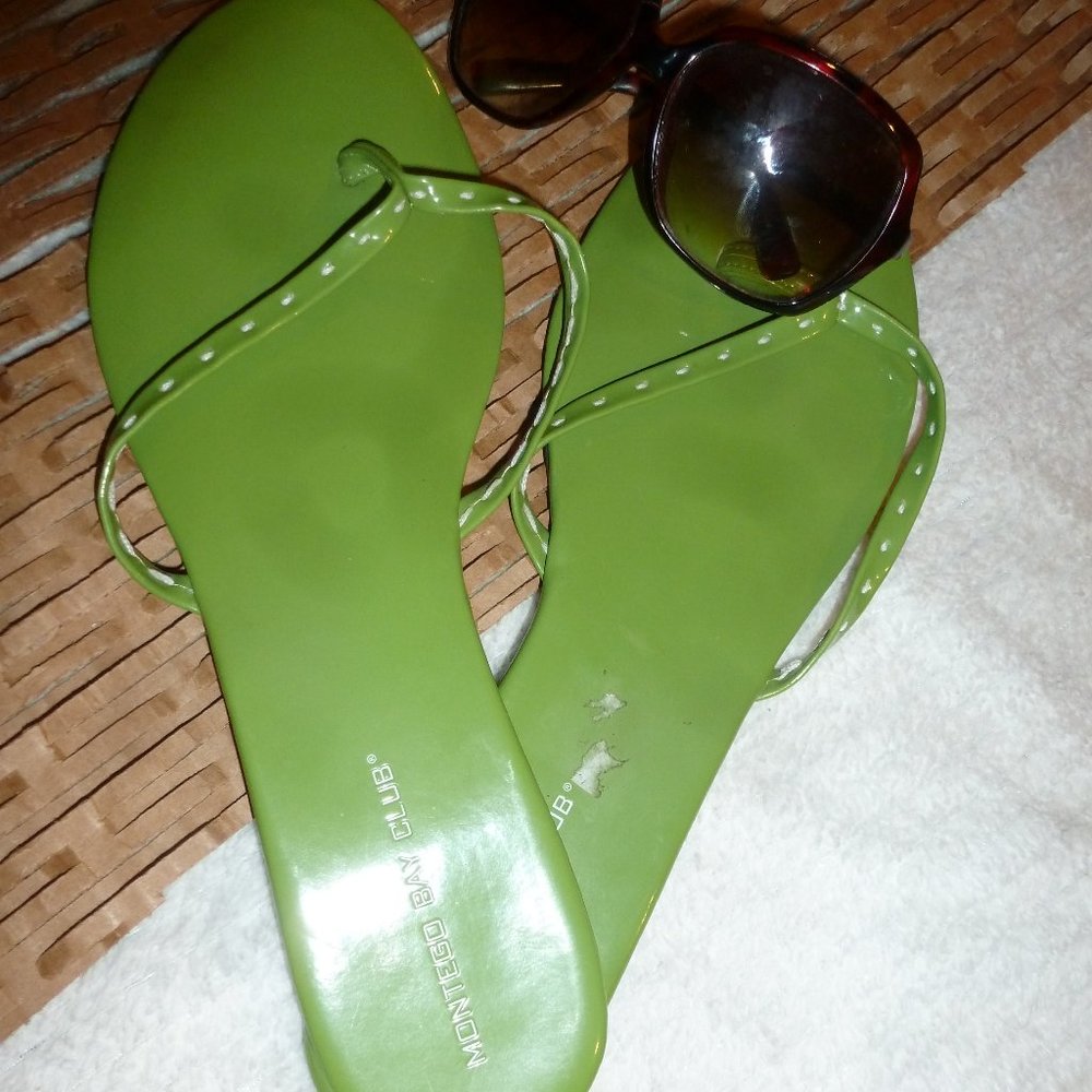 Montego Bay Club Womens Size 11 Green Thong Flip Flop Sandals - Picture 8 of 9